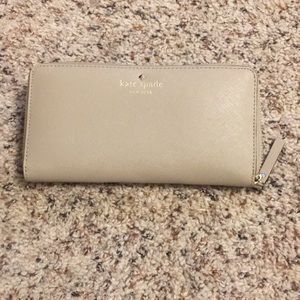 Kate Spade zippy wallet SOLD